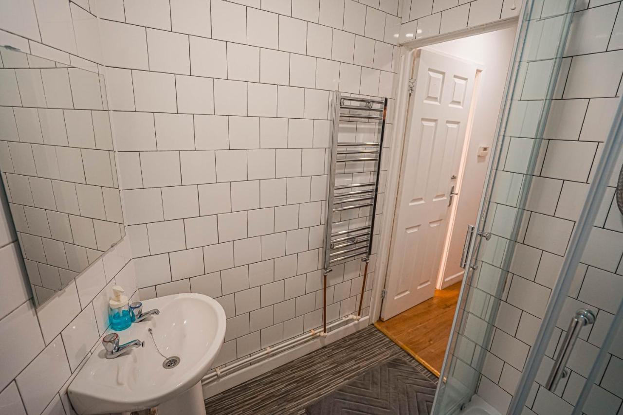Private And Spacious 2 Bedroom House - Free Parking! Cardiff Exterior photo